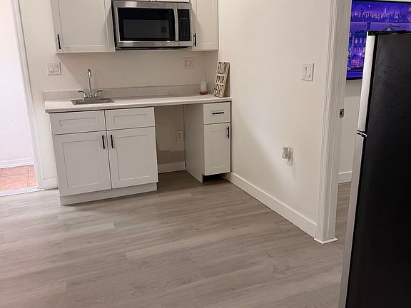 5th image of 701 Woodling Pl
