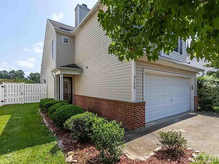 9128 Colony Village Ln — Photo 24