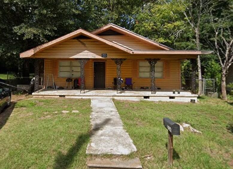 1st image of 704 Whiddon St