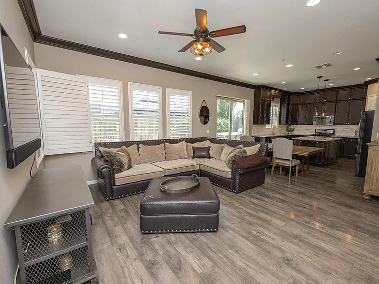 2018 E Corneliuson Dr — Photo 5
