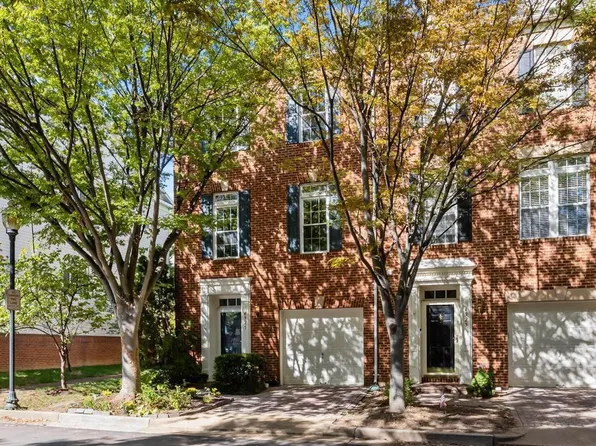 4925 Waple Ln, Alexandria, VA 22304