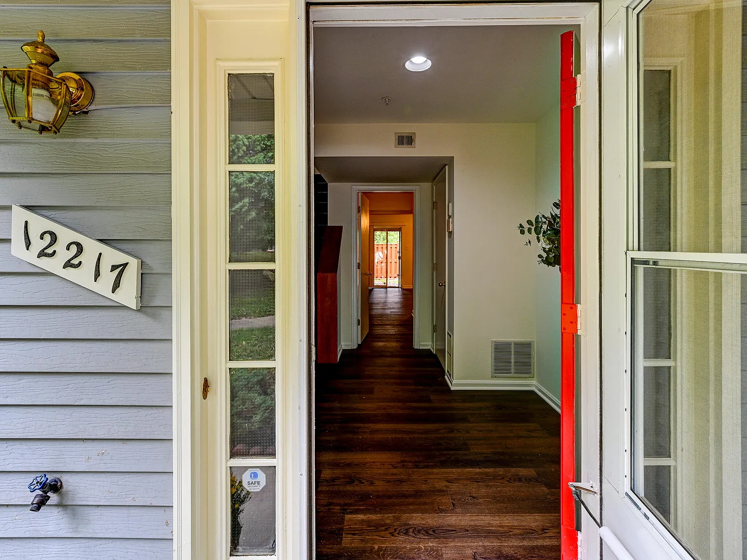 4 bed, 2.5 bath, 2448 sqft, $3,200 — Photo 3