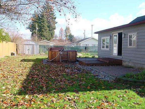 LARGE BACK YARD W/ HOT TUB