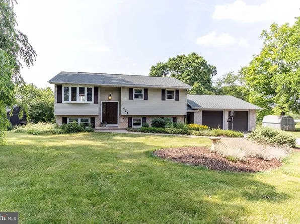 402 Beaver Brook Dr, Pennsylvania Furnace, PA 16865