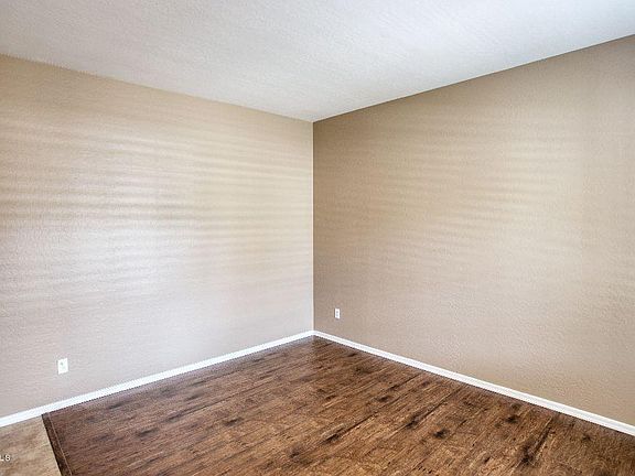 4th image of 1267 E Bluebird Dr