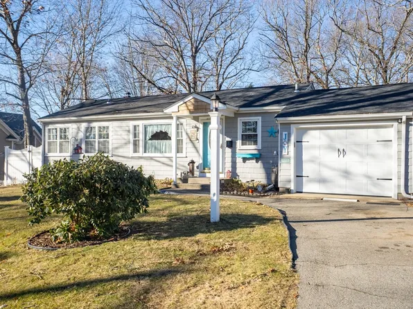 32 Broad St, Plainville, MA 02762