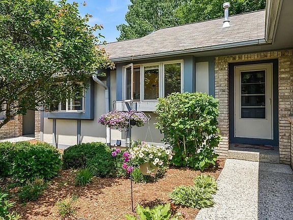 3rd image of 3008 Kay Dr SE
