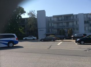 1900 Trousdale Dr, Burlingame, CA 94010