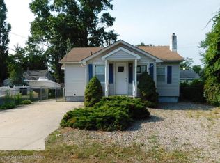 486 Pinecroft Dr, Brick, NJ 08723