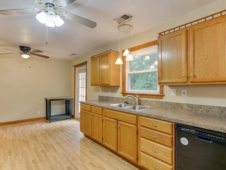 128 Mann Dr — Photo 12