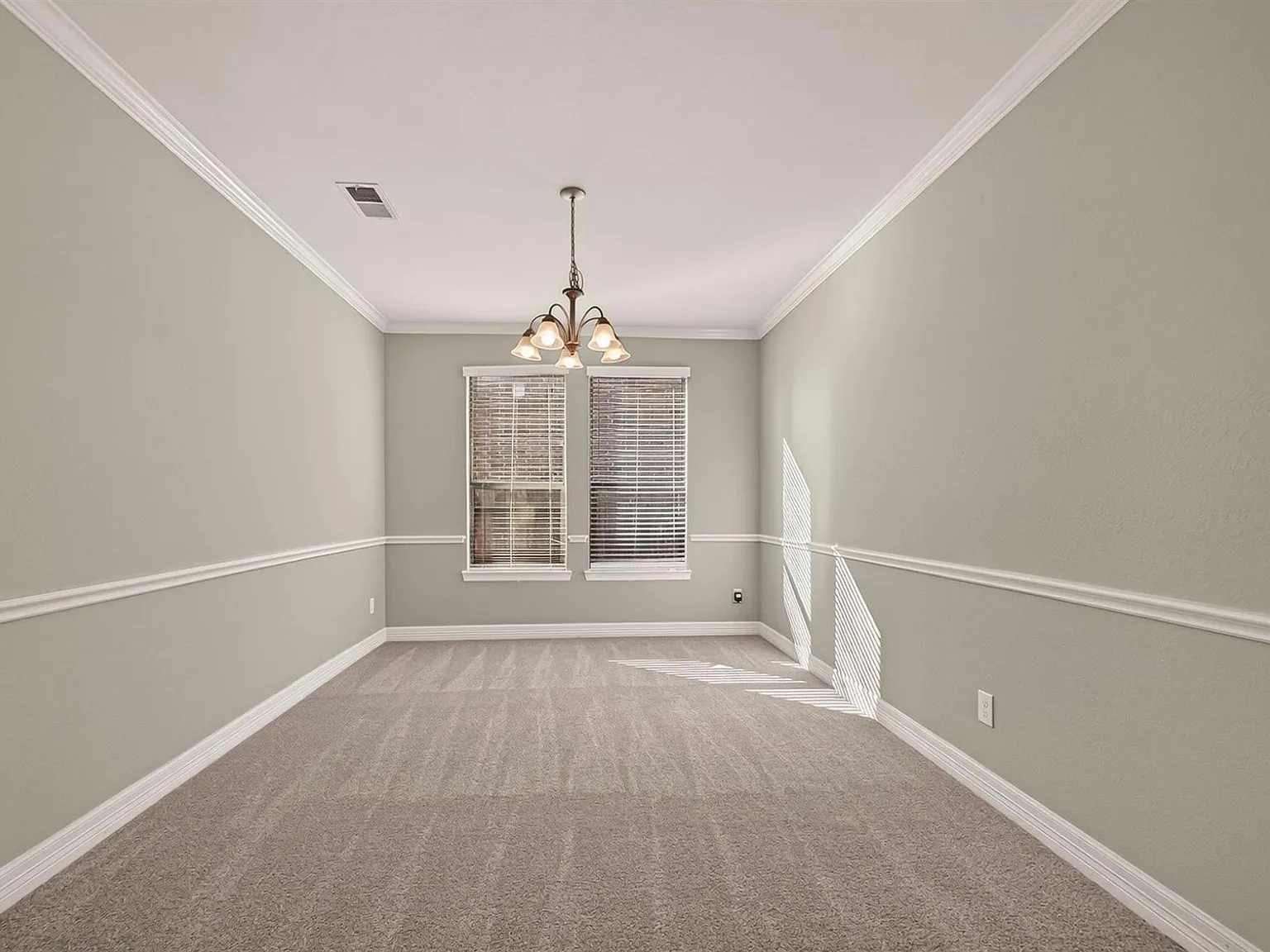 4 bed, 3.0 bath, 3189 sqft, $2,900 — Photo 4