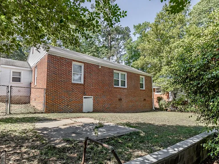 2709 Hazel St — Photo 22