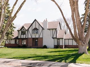 2711 Cottonwood Rd, Grand Island, NE 68801