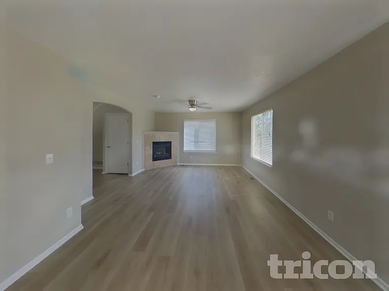 2728 Sierra Springs Dr — Photo 2
