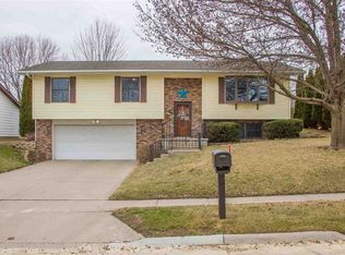 2720 N 12th St, Clinton, IA 52732