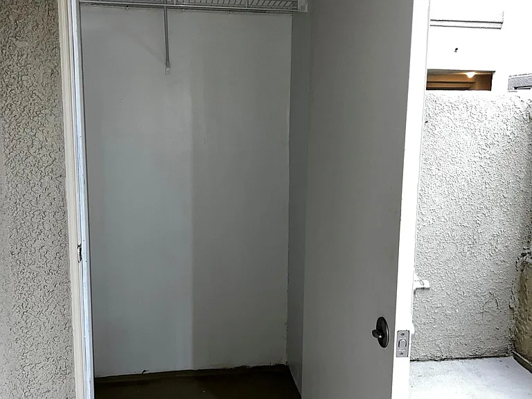 Canoga Luxury Apartments — Photo 60