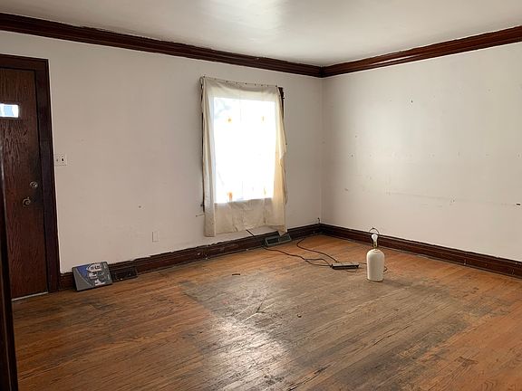 4th image of 4004 Wagner Ave