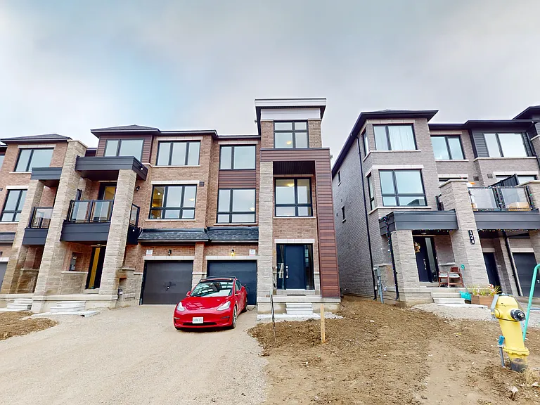126 Blue Forest Cres — Photo 1