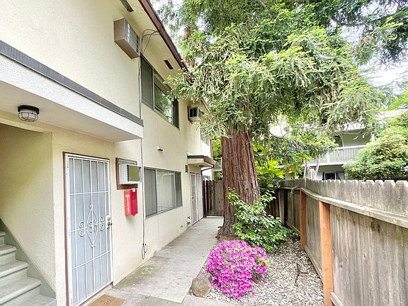 2nd image of 608 26th St #4