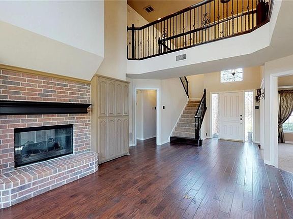 2nd image of 785 Oak Leaf Ct