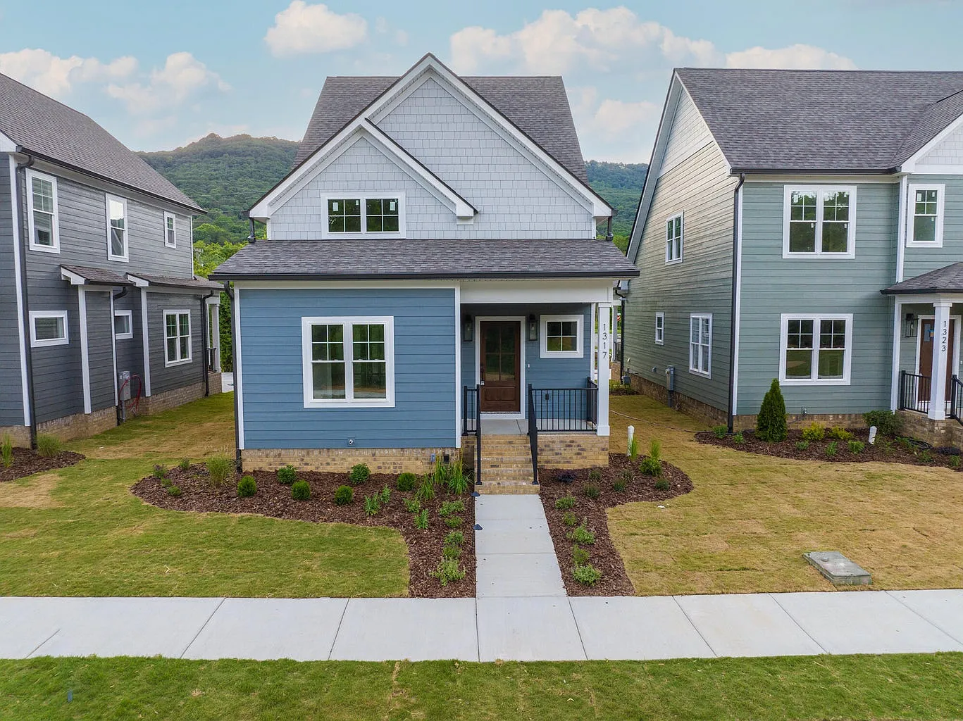 3 bed, 2.5 bath, 2004 sqft, $3,200 — Photo 1