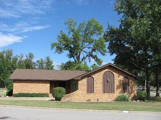 1st image of 815 Dogwood Ln
