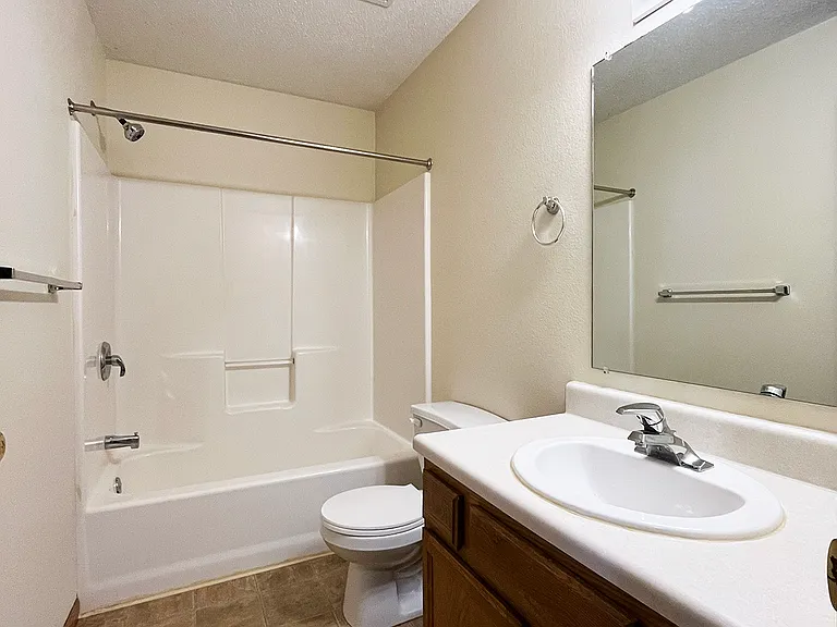 171 W Lind St — Photo 14