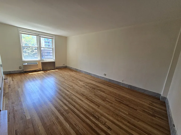 3044 29th St #4V — Photo 11