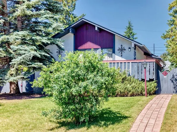 310 SE Huntham Pl NE, Calgary, AB T2K 4G7