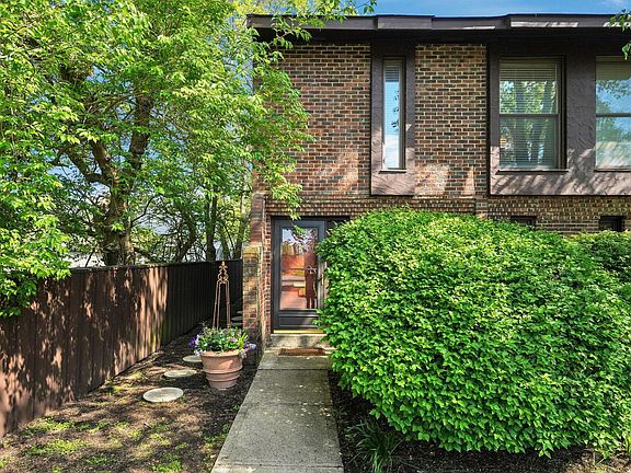 3rd image of 3114 Arlingtowne Ln #9