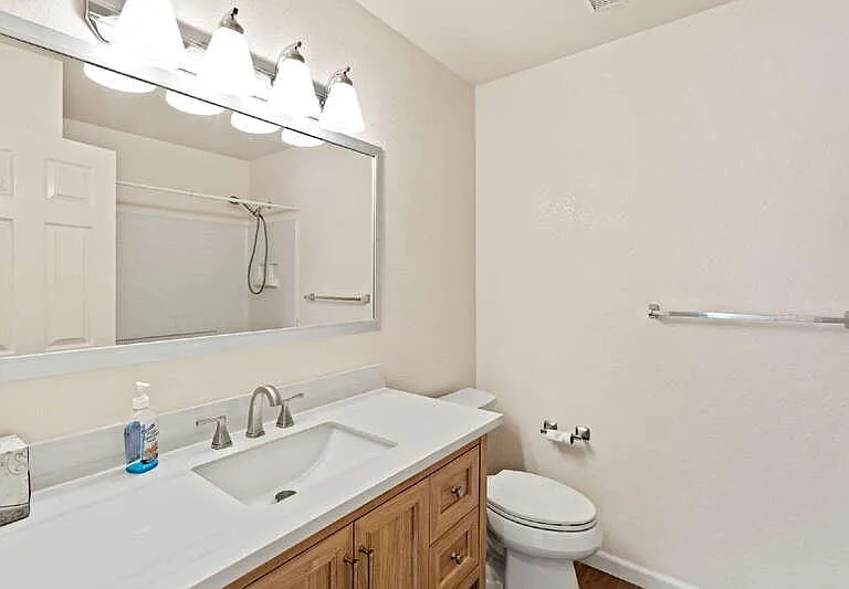 5740 Laguna Park Dr #B — Photo 17