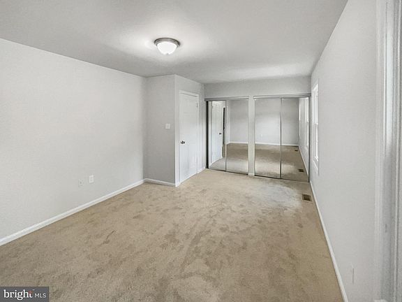 5th image of 9856 Oakdale Woods Ct