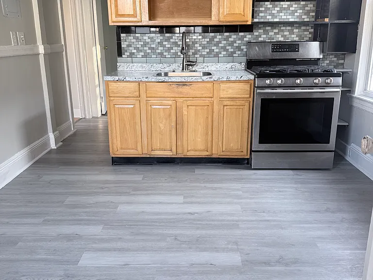 425-427 3rd Ave #B — Photo 7