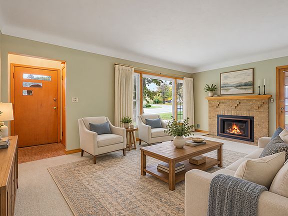 3rd image of 568 Spring St