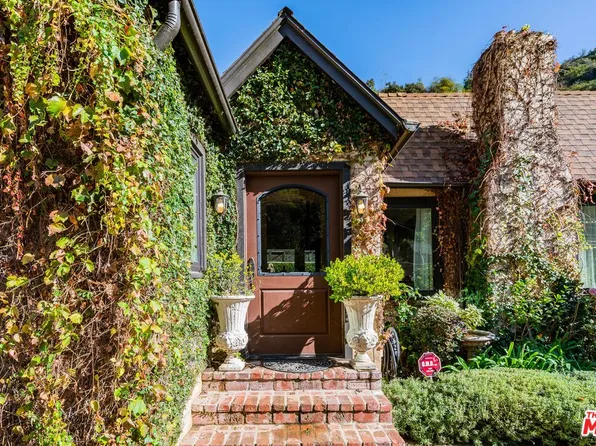 1318 N Beverly Glen Blvd, Los Angeles, CA 90077