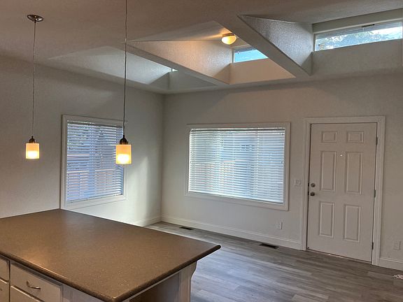 4th image of 65 Willow St #2
