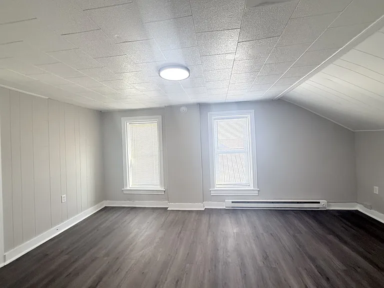 100 E Market St — Photo 8