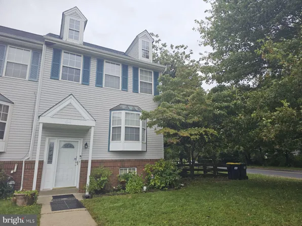 64 Three Rivers Dr, Newark, DE 19702