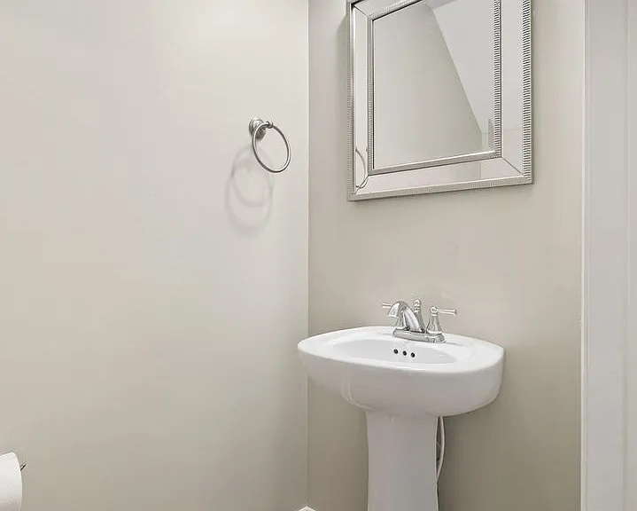 2297 Shady Ln NE — Photo 16