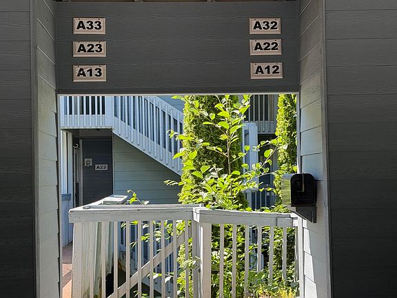 2nd image of 930 Carlanna Lake Rd APT A33