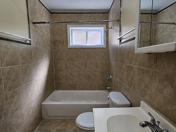 4th image of 645 Washington Ave #B2