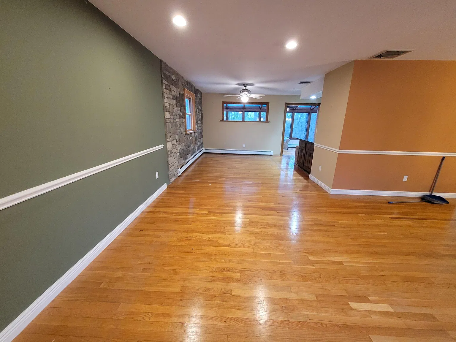 3 bed, 2383 sqft, $3,500 — Photo 4