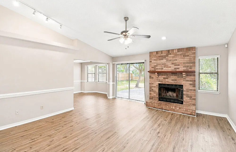 3 bed, 2.0 bath, 1344 sqft, $1,865 — Photo 4