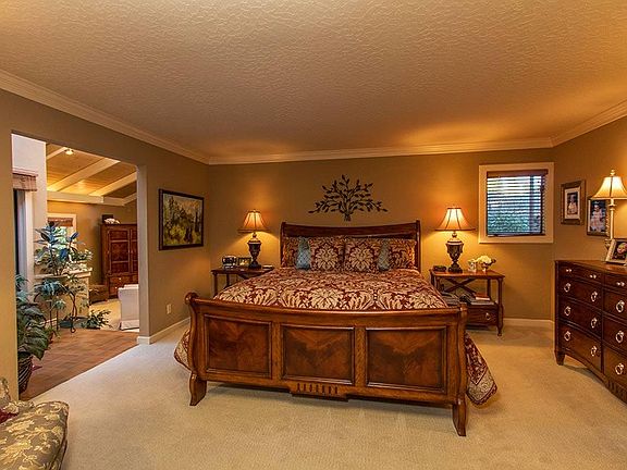 5th image of 1918 Greenbriar Ln