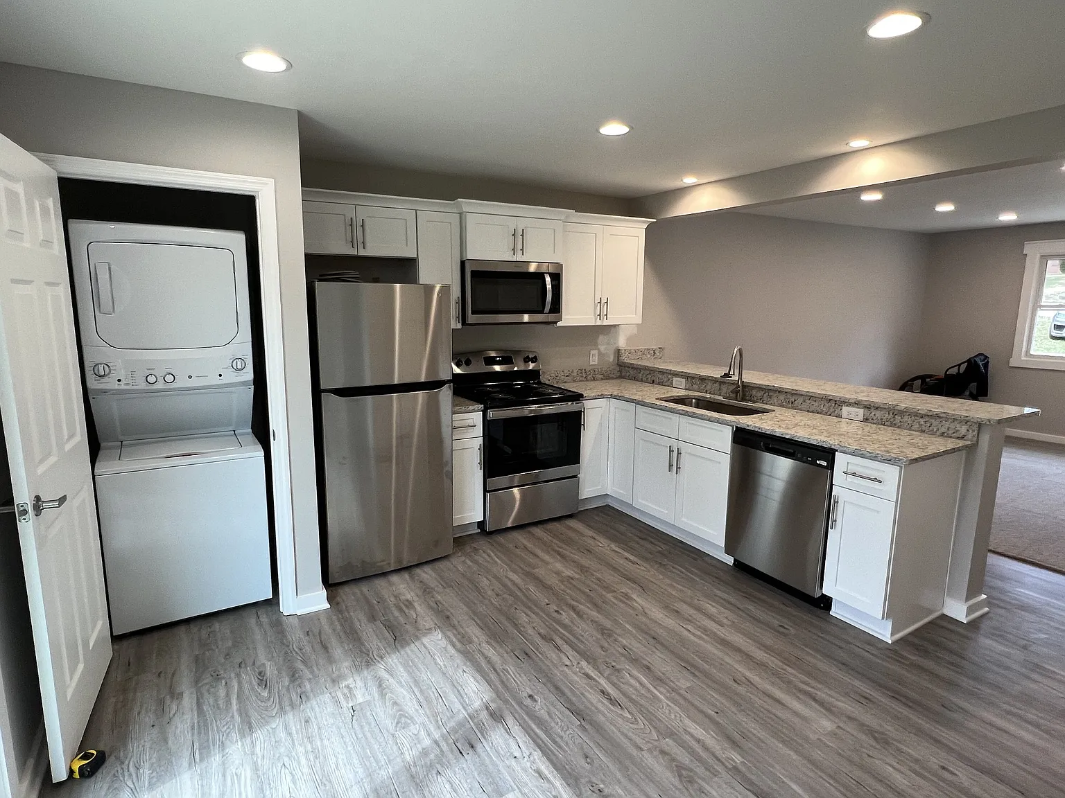 2 bed, 1.5 bath, 960 sqft, $1,700 — Photo 2