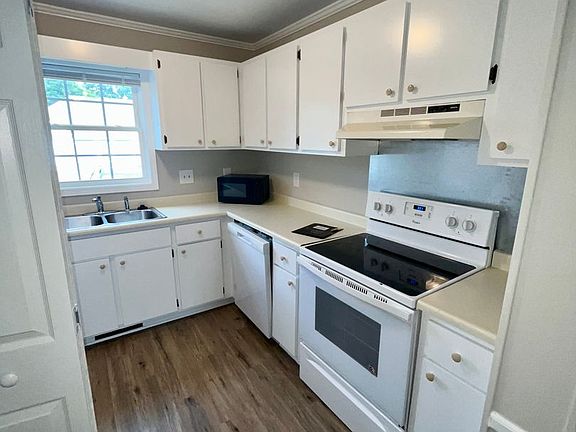 4th image of 204-3 Oak St