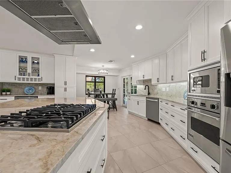 2307 Queens Way — Photo 10