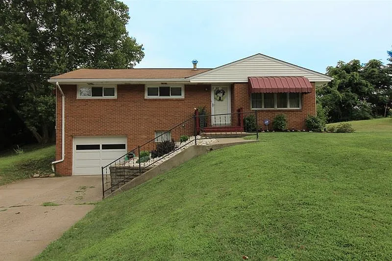 1326 Lincoln Dr photo 1