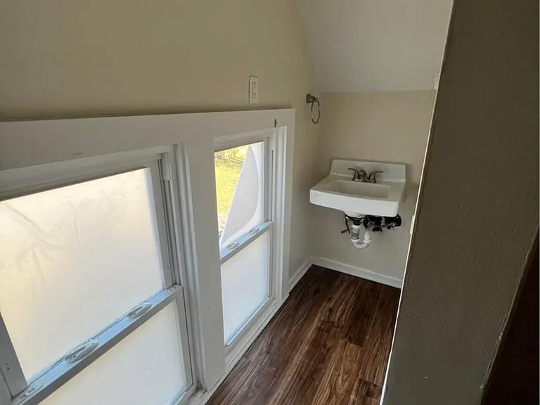 319 E Van Buren St #3N — Photo 7
