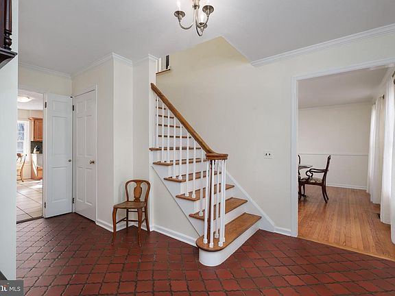 4th image of 28 Talbot Ln